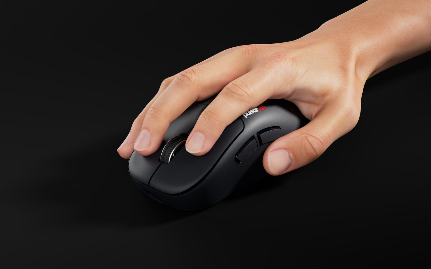 Palm grip on the Pulsar eS Xlite ergonomic gaming mouse